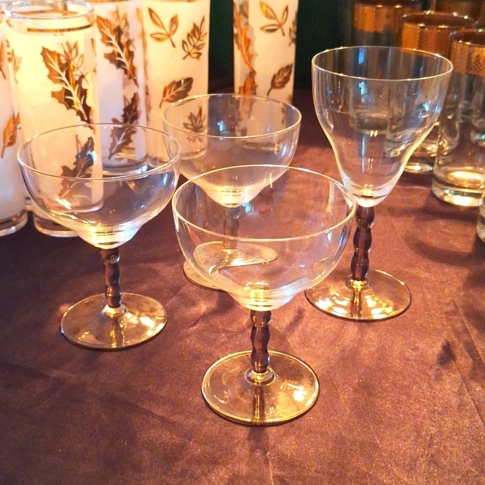 Art deco glasses wine